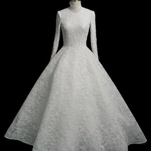 Preloved US 2 Anna Augusta Embroidered Lace Wedding Gown